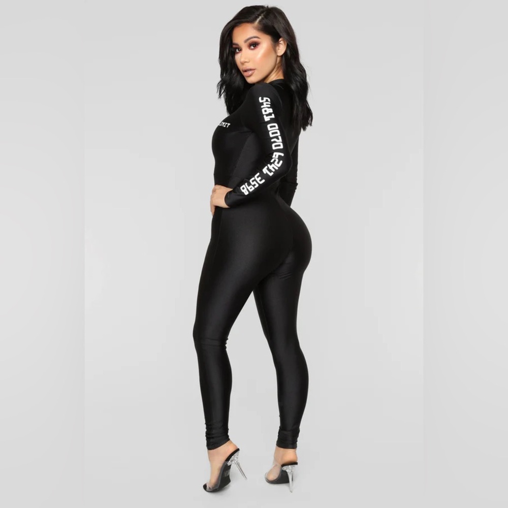 FASHION NOVA PLATINUM STATUS JUMPSUIT